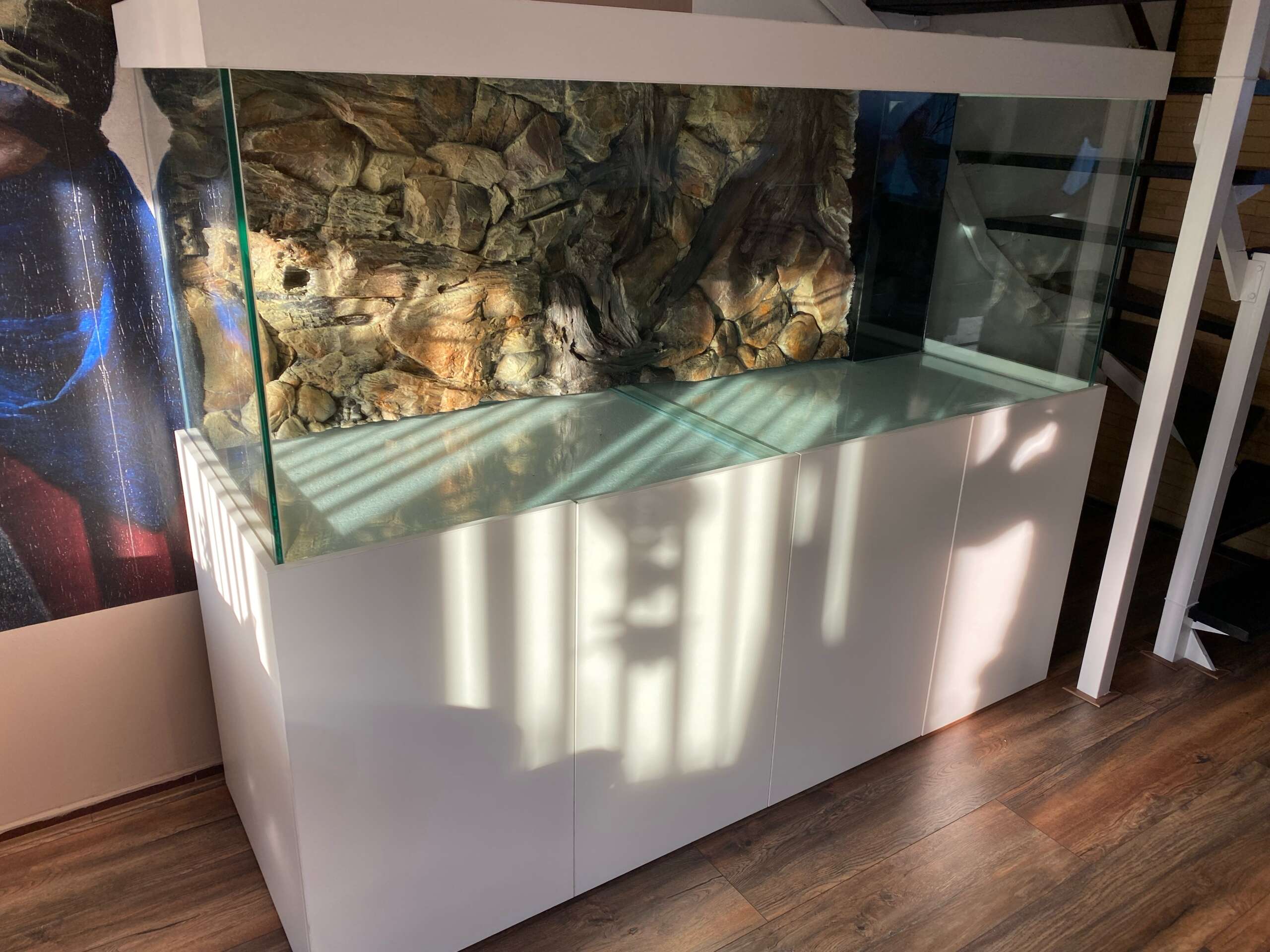 Aquarium met frame en houten ombouw nr 9 Aquaria van Wolferen